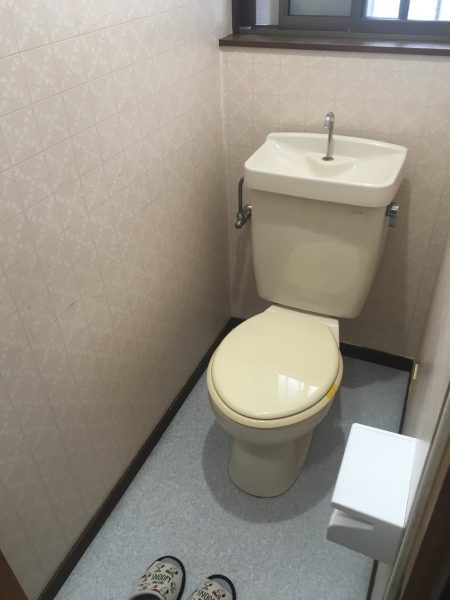 トイレ交換工事施工前