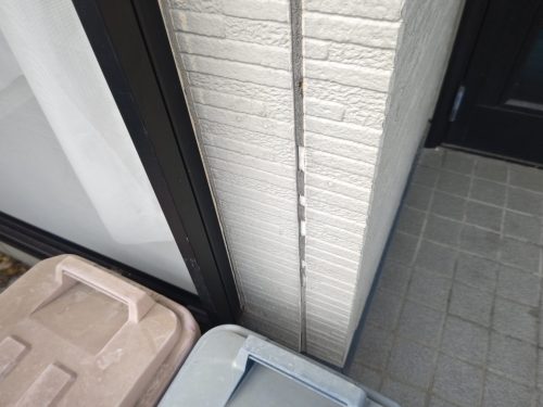 尾張旭市の住宅での外壁のシーリングが取れている状態