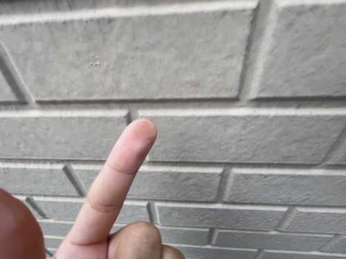 春日井市の住宅でチョーキングが発生している様子