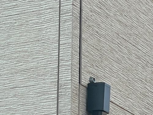 瀬戸市の住宅で外壁の変形して浮いてきている状態