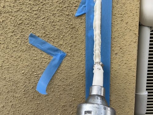 豊田市の住宅でシーリングの施工している様子