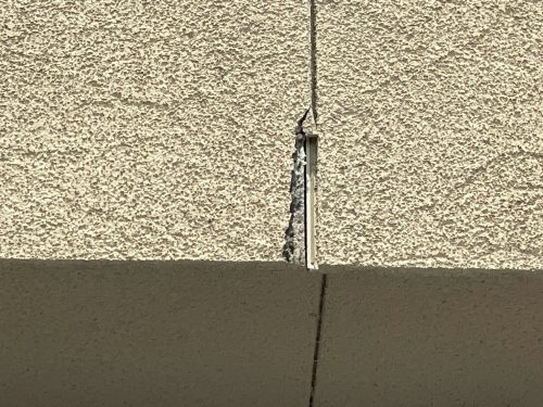 尾張旭市の住宅でシーリングが劣化している様子