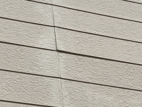 豊田市の住宅の外壁で外壁が浮いている状態