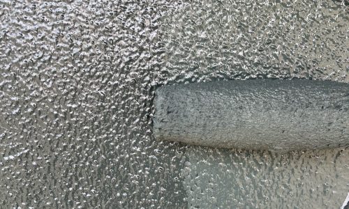 モルタル壁 上塗り 施工中