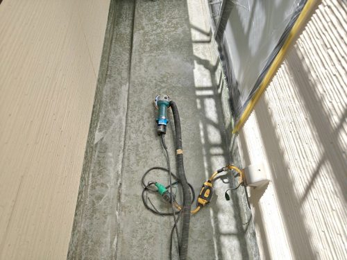 ベランダ防水　サンディング