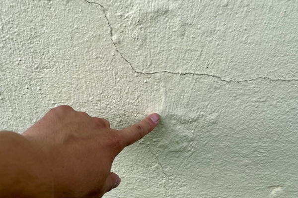 外壁塗装が水ぶくれを起こす問題