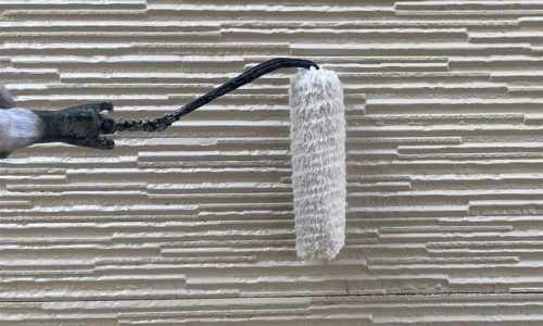 外壁塗装　下塗り　施工中