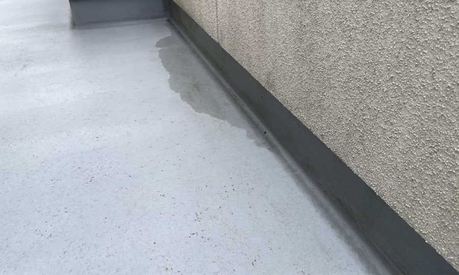 ベランダ防水　施工前　ＦＲＰ