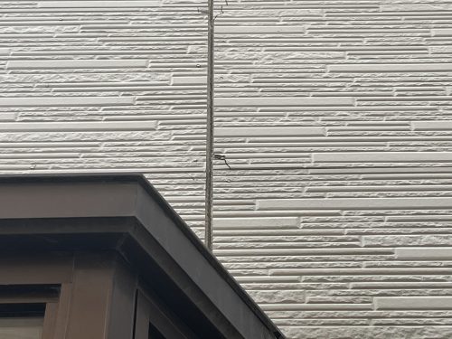 外壁　ひび割れの発生