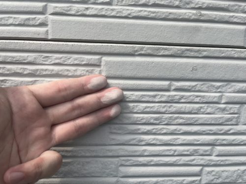 外壁塗装　施工前　チョーキングの発生