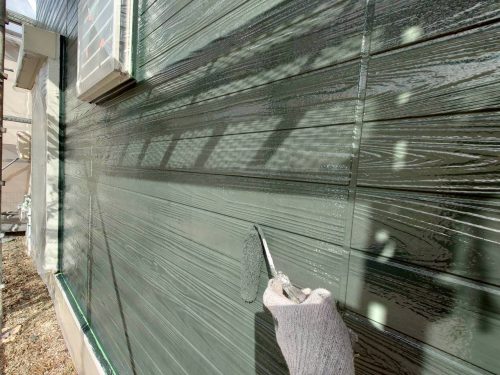 瀬戸市　外壁塗装　上塗り　施工中