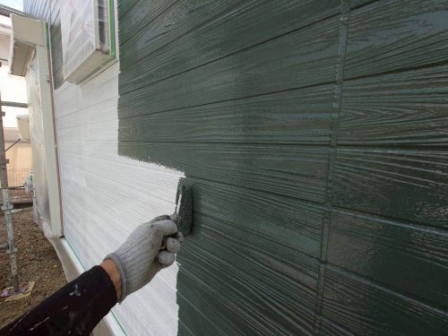 瀬戸市　外壁塗装　中塗り　施工中