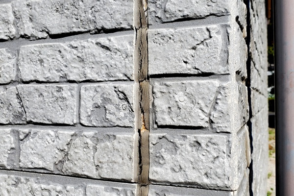 外壁コーキングの劣化を放置するとどうなる?