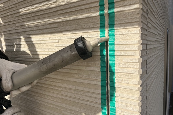 外壁のコーキングの部分補修はDIYで対応できる?