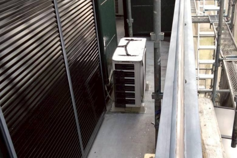 ベランダ防水　施工前　FRP