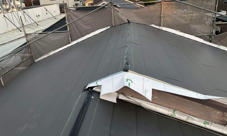 屋根カバー工法 ガルテクト設置 施工後