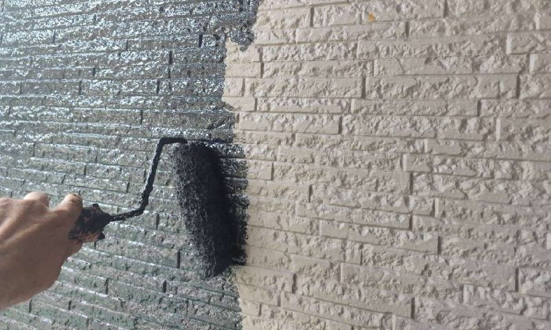 外壁塗装 上塗り1回目 施工中