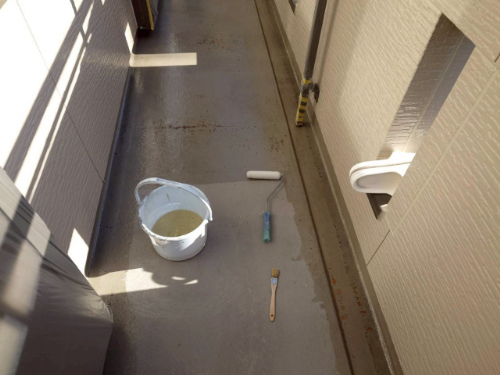 ベランダ防水 FRP プライマー塗布