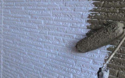 外壁塗装中塗り施工中