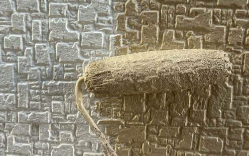 外壁塗装中塗り施工中