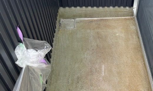 ベランダFRP防水　防水層２層目施工