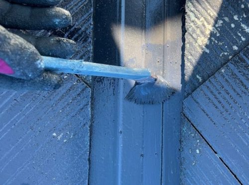 屋根棟板金取替上塗り施工中