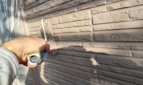 外壁上塗り1回目施工中