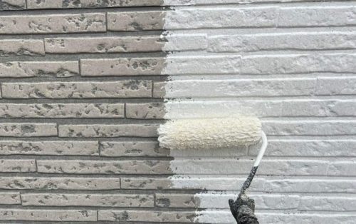 外壁塗装下塗り施工中