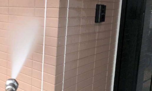 高圧洗浄 外壁 洗浄中