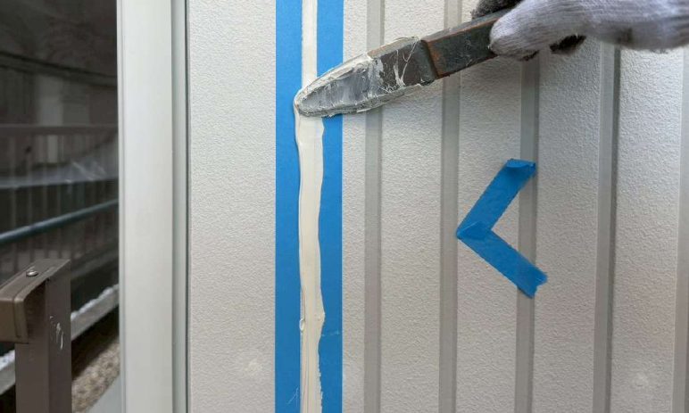 シーリング へら押え 施工中