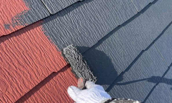 屋根塗装　上塗り施工中