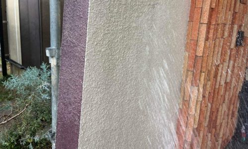 高圧洗浄 外壁 洗浄中