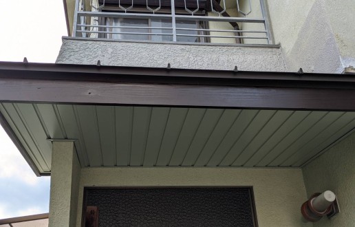 ［尾張旭市］玄関上庇工事（雨漏り工事）　S様邸サムネイル