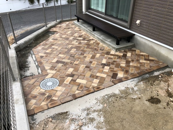 インターロッキング・人工芝　外構工事ご紹介！サムネイル