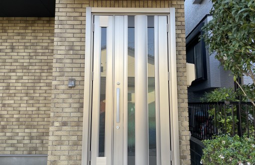 玄関ドアカバー工法施工後