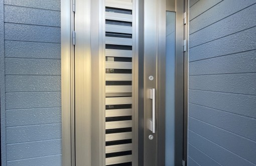 玄関ドアカバー工法施工後