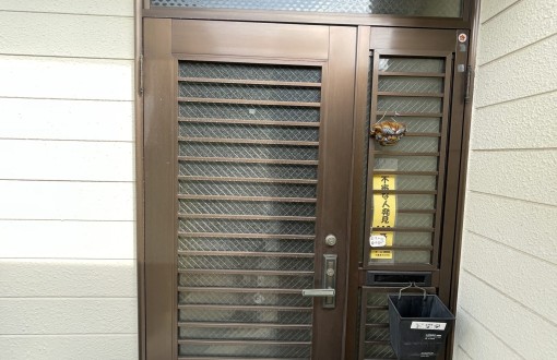 玄関ドアカバー工法施工前