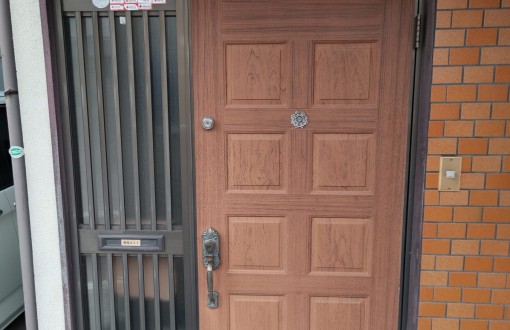 玄関ドアカバー工法施工前