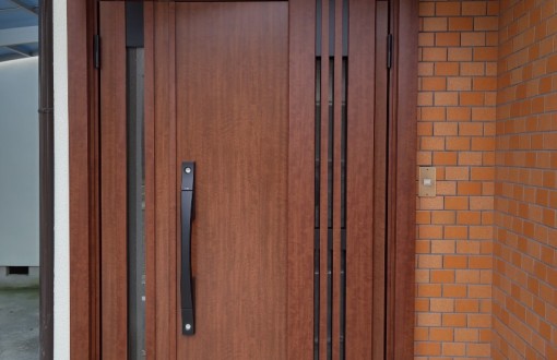 玄関ドアカバー工法施工後