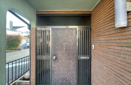 玄関ドアカバー工法施工前
