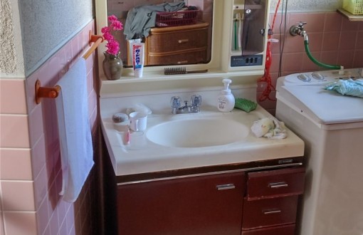 洗面化粧台交換　施工前