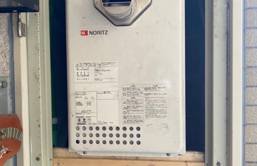 ade634909307c66ccad1918bd4d42fc9