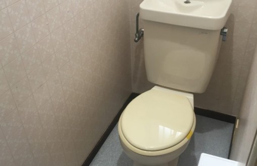 トイレ交換工事施工前