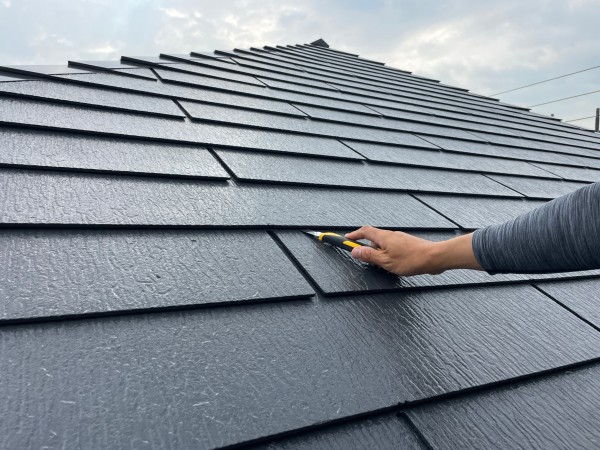 屋根塗装における縁切りとは？役割や縁切りをしないリスクなどをご紹介！サムネイル