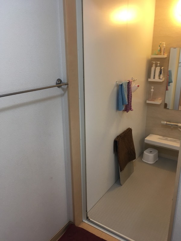 【尾張旭市】お風呂場のドア交換サムネイル