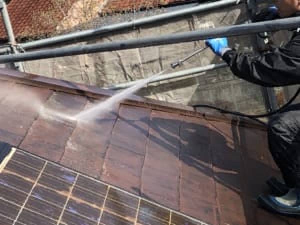 屋根塗装で高圧洗浄しないとどうなる？必要性を解説！サムネイル