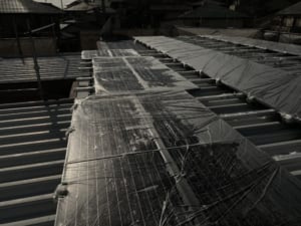 太陽光のビニール養生サムネイル