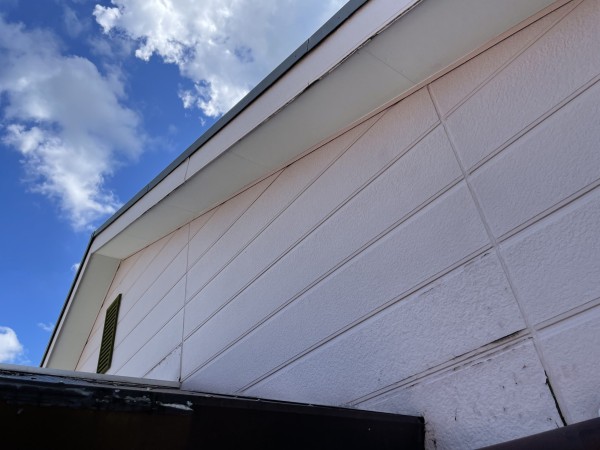 【瀬戸市】外壁板金工事（上張り工事）壁劣化サムネイル