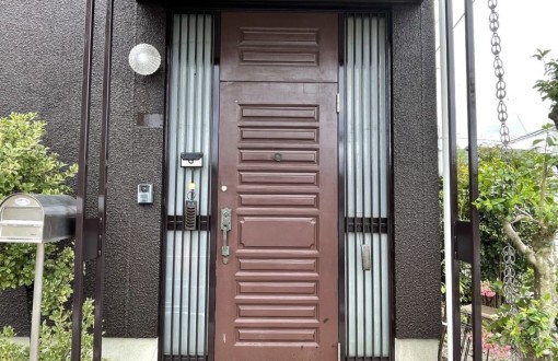 玄関ドアリフォームカバー工法