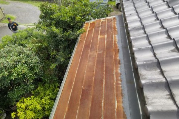 【瀬戸市】サビてしまった板金屋根の塗装工事サムネイル